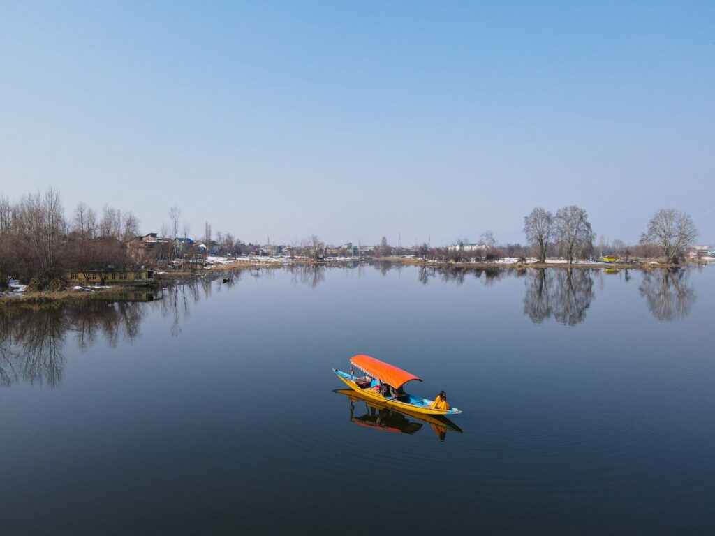 कश्मीर टूर पैकेज सबसे सस्ता बजट कश्मीर यात्रा कम खर्च में कश्मीर घूमने का प्लान श्रीनगर टूर पैकेज गुलमर्ग बजट ट्रिप पहलगाम यात्रा पैकेज कश्मीर फैमिली टूर सस्ता कश्मीर हॉलिडे पैकेज कश्मीर होटल और कैब पैकेज फ्लिक्सहोली कश्मीर यात्रा