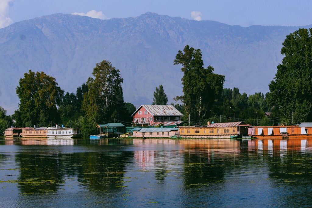 How to plan Kashmir trip from Delhi complete guide by FlixHoly Delhi to Kashmir travel itinerary Srinagar Gulmarg Pahalgam Kashmir trip planning from Delhi with hotel and cab Best Kashmir tour route from Delhi for family and couples Delhi to Srinagar flight and road travel guide Kashmir holiday planning step by step itinerary FlixHoly Kashmir travel package planning guide Srinagar Dal Lake shikara ride travel plan Gulmarg snowfall and gondola ride itinerary Pahalgam valley sightseeing travel plan Kashmir
