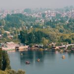 पहलगाम बनाम गुलमर्ग तुलना कश्मीर ट्रैवल गाइड 2026 गुलमर्ग बर्फीली वादियां पहलगाम हरी घाटी कश्मीर फैमिली ट्रिप गुलमर्ग गोंडोला राइड पहलगाम बेताब वैली कश्मीर हनीमून डेस्टिनेशन भारत कश्मीर यात्रा FlixHoly tour package
